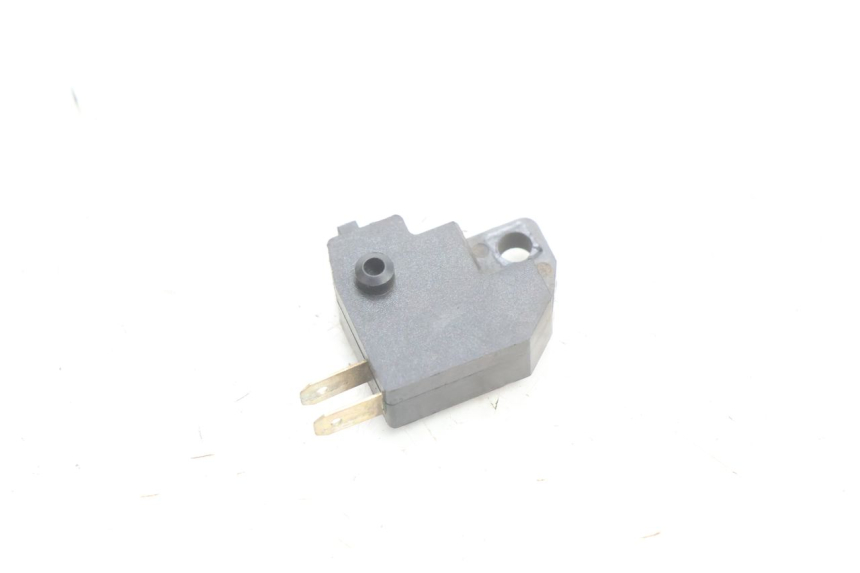 photo de RIGHT STOP LIGHT SWITCH PEUGEOT KISBEE 2T 50 (2010 - 2017) - Zoom on usage condition