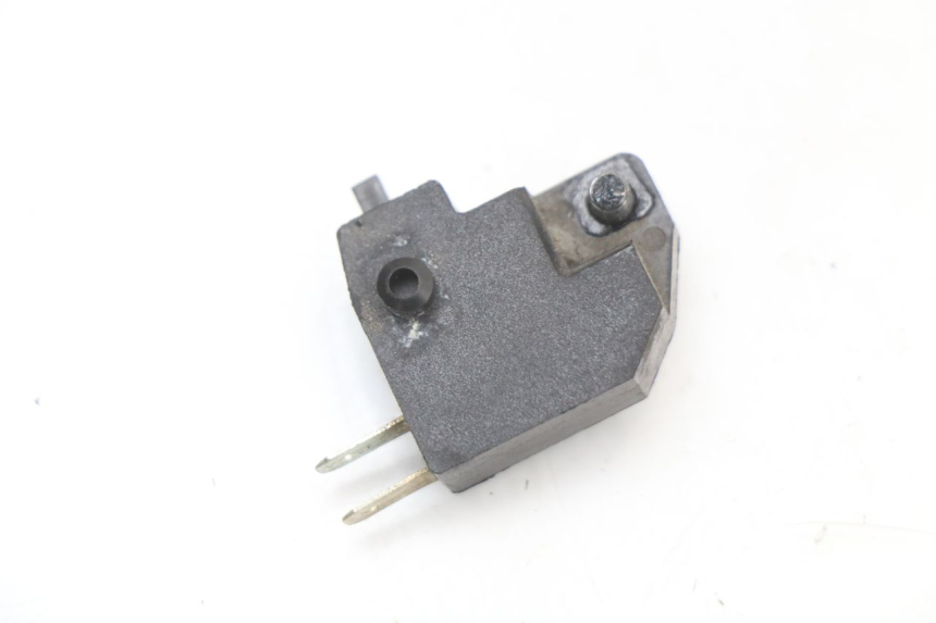 photo de RIGHT STOP LIGHT SWITCH PEUGEOT KISBEE 4T 50 (2018 - 2022) - Zoom on usage condition