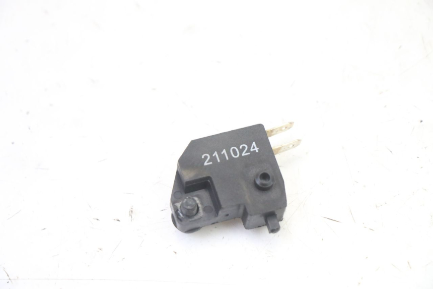 photo de RIGHT STOP LIGHT SWITCH PEUGEOT KISBEE 4T 50 (2018 - 2022) - Alternative perspective