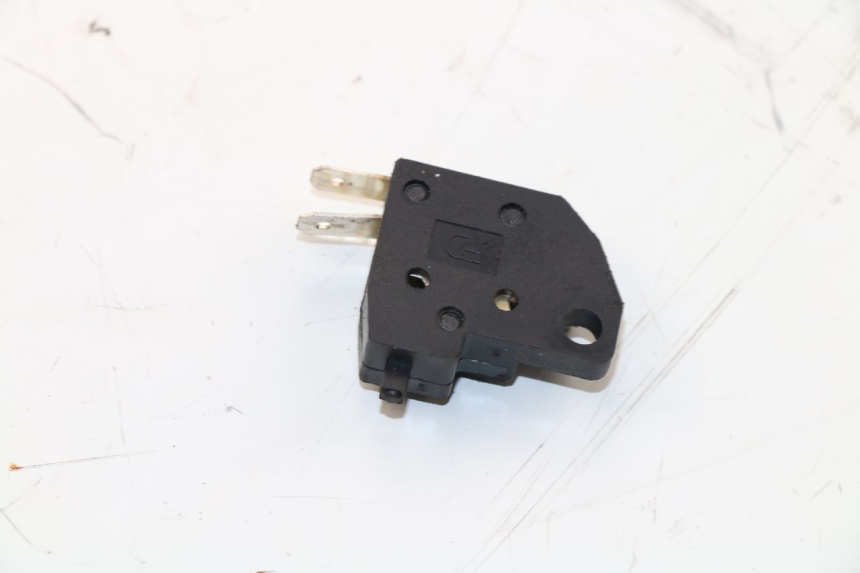 photo de RIGHT STOP LIGHT SWITCH PEUGEOT KISBEE 4T 50 (2010 - 2017) - Main view