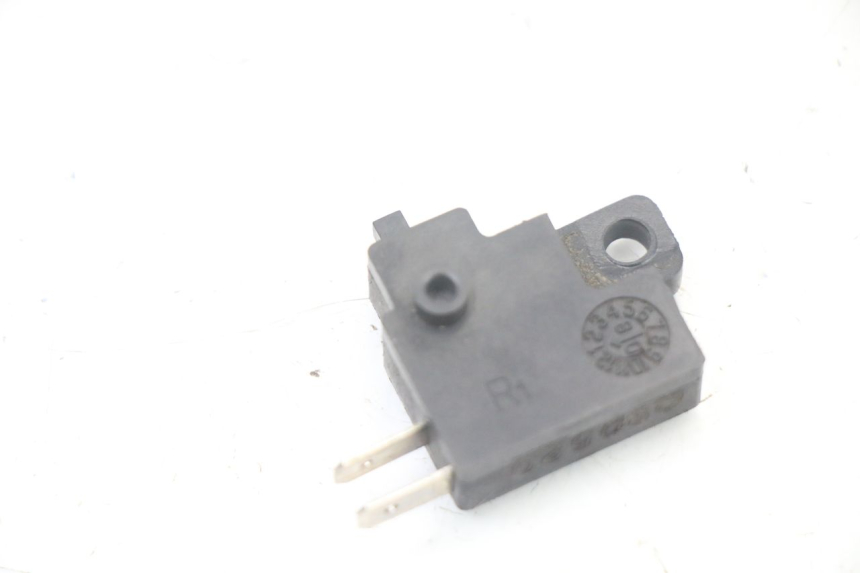 photo de RIGHT STOP LIGHT SWITCH KYMCO GRAND DINK 125 (2008 - 2014) - Zoom on usage condition