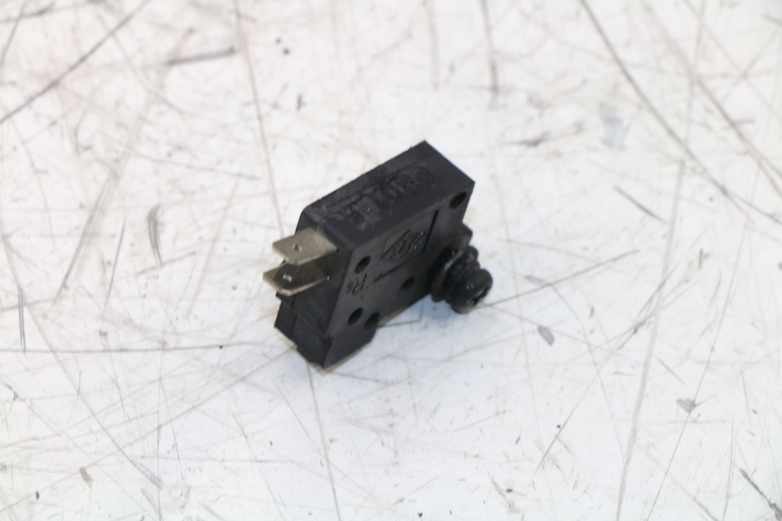 photo de RIGHT STOP LIGHT SWITCH KYMCO SPACER 50 (1998 - 2009) - Zoom on usage condition