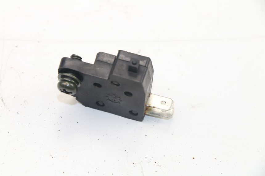 photo de RIGHT STOP LIGHT SWITCH SAMPO LY50QT-21 50 (2009 - 2014) - Zoom on usage condition