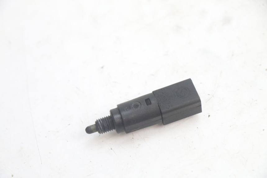 photo de RIGHT STOP LIGHT SWITCH PIAGGIO MP3 125 (2006 - 2014) - Zoom on usage condition