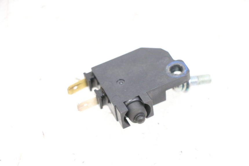 photo de RIGHT STOP LIGHT SWITCH YAMAHA NEO'S CORE 1 (2022 - 2026) - Zoom on usage condition