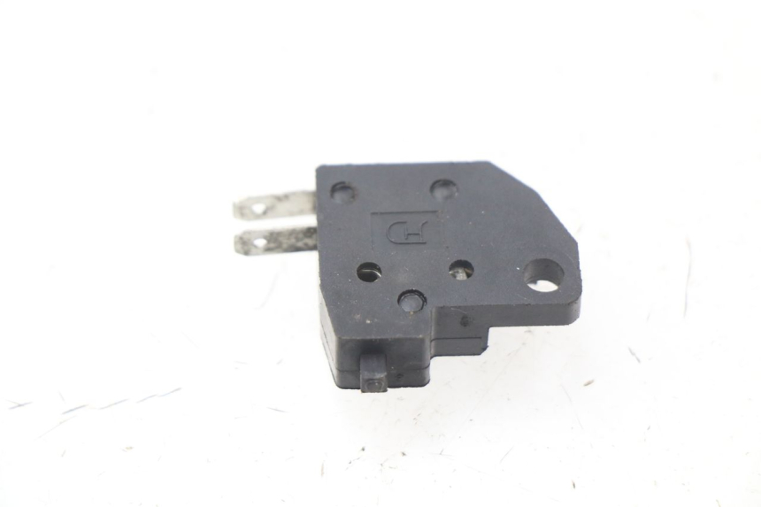 photo de RIGHT STOP LIGHT SWITCH SYM ORBIT 2 4T 50 (2018 - 2022) - Zoom on usage condition