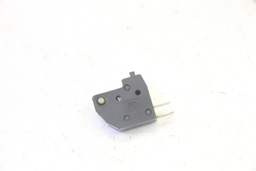 photo de RIGHT STOP LIGHT SWITCH SYM ORBIT III 3 4T 50 (2021 - 2025) - Zoom on usage condition