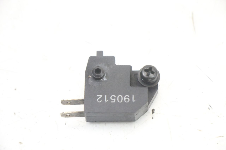 photo de RIGHT STOP LIGHT SWITCH PEUGEOT KISBEE 4T 50 (2018 - 2022) - Zoom on usage condition