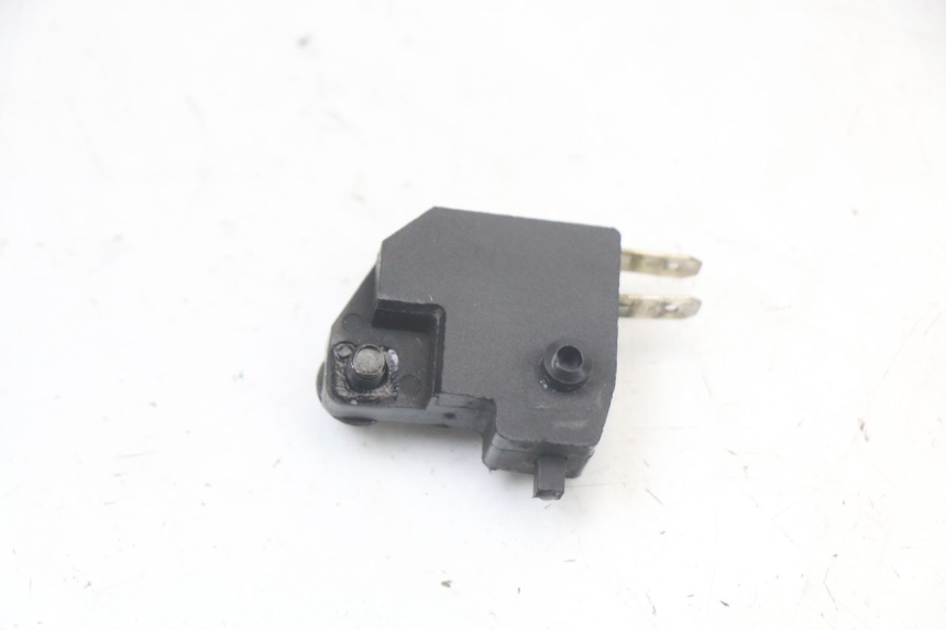 photo de RIGHT STOP LIGHT SWITCH PEUGEOT STREETZONE 4T 50 (2018 - 2023) - Alternative perspective