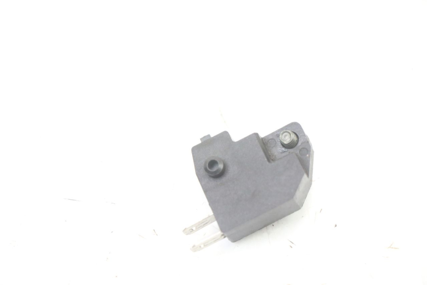 photo de RIGHT STOP LIGHT SWITCH PEUGEOT TWEET 4T 50 (2023 - 2025) - Zoom on usage condition