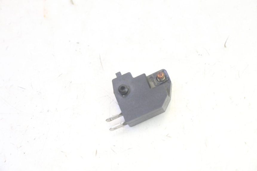 photo de RIGHT STOP LIGHT SWITCH TNT MOTOR ROMA 10' 4T 50 (2019 - 2022) - Zoom on usage condition
