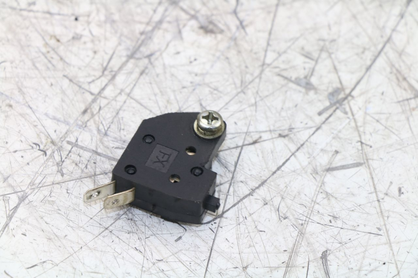 photo de RIGHT STOP LIGHT SWITCH TNT MOTOR ROMA 12' 2T 50 (2007 - 2018) - Zoom on usage condition