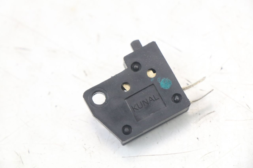 photo de RIGHT STOP LIGHT SWITCH ROYAL ENFIELD CONTINENTAL GT 650 (2019 - 2024) - Zoom on usage condition
