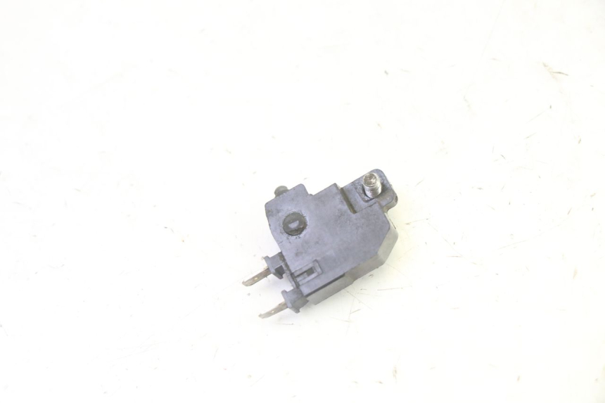 photo de RIGHT STOP LIGHT SWITCH PEUGEOT SATELIS 125 (2006 - 2009) - Zoom on usage condition