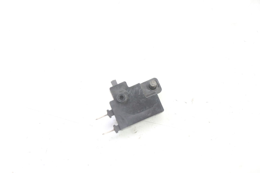 photo de RIGHT STOP LIGHT SWITCH HONDA ST PAN EUROPEAN 1300 (2002 - 2013) - Zoom on usage condition