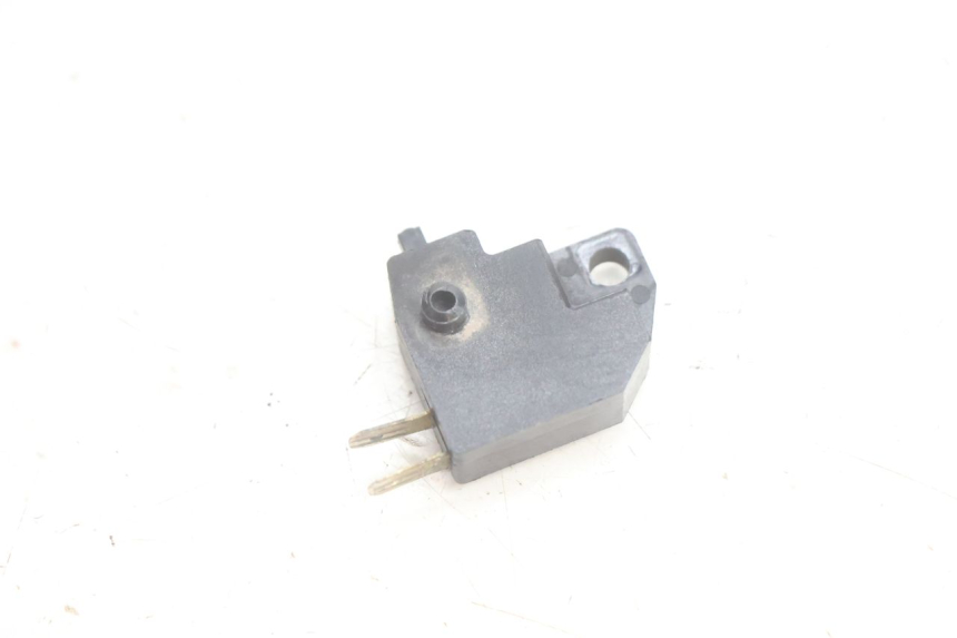 photo de RIGHT STOP LIGHT SWITCH PEUGEOT STREETZONE NAKED 2T 50 (2014 - 2018) - Zoom on usage condition