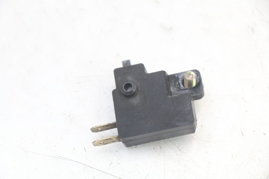 photo de RIGHT STOP LIGHT SWITCH KYMCO SUPER 8 125 (2008 - 2015) - Zoom on usage condition