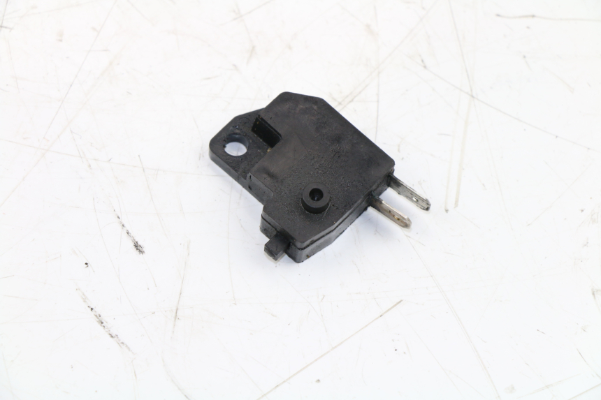 photo de RIGHT STOP LIGHT SWITCH SUZUKI GSX R 750 (1996 - 2000) - Zoom on usage condition