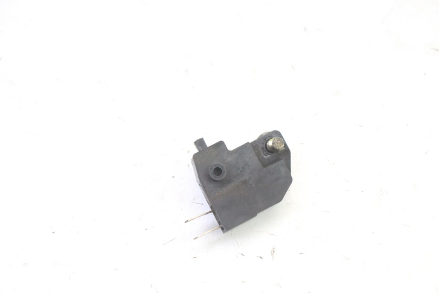 photo de RIGHT STOP LIGHT SWITCH SUZUKI SV S 650 (2003 - 2009) - Zoom on usage condition