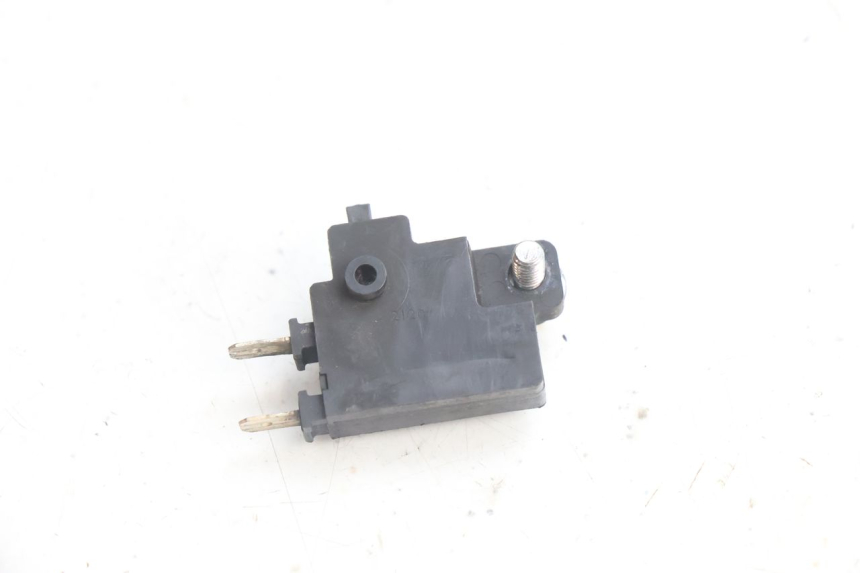 photo de RIGHT STOP LIGHT SWITCH YAMAHA TDM ABS 900 (2002 - 2014) - Zoom on usage condition