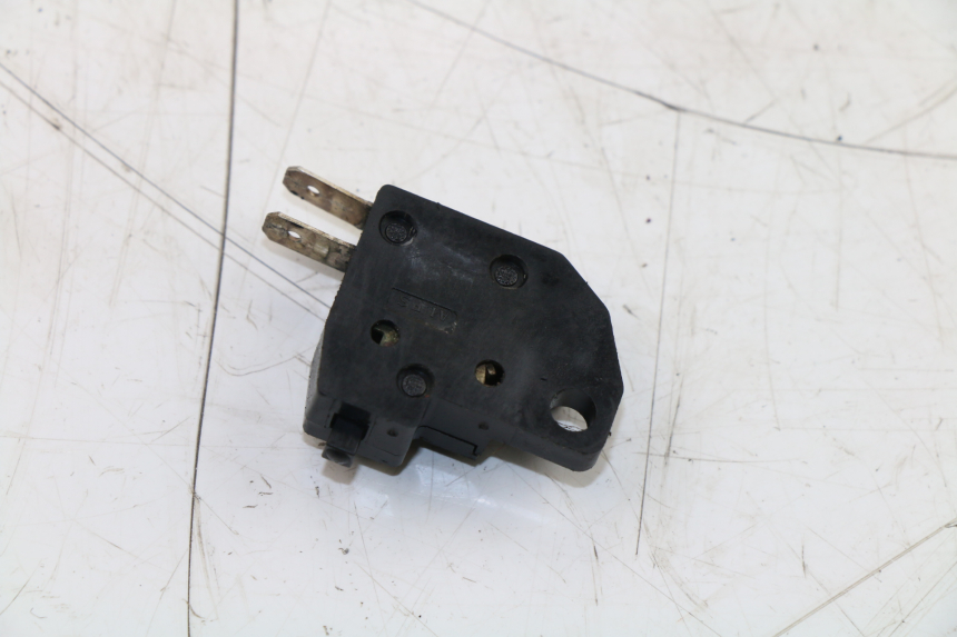 photo de RIGHT STOP LIGHT SWITCH TRIUMPH STREET TRIPLE 675 (2007 - 2012) - Zoom on usage condition