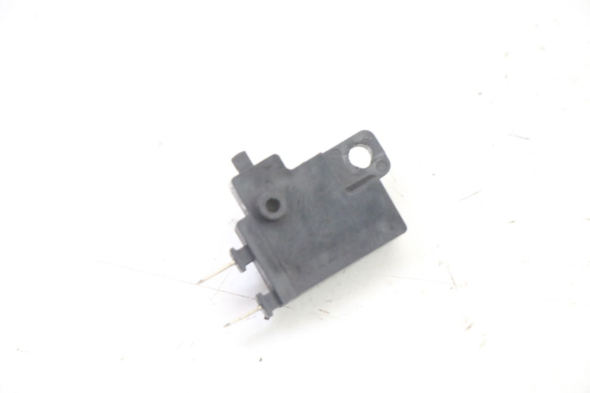 photo de RIGHT STOP LIGHT SWITCH PEUGEOT TWEET 4T 50 (2014 - 2019) - Zoom on usage condition