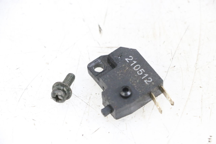 photo de RIGHT STOP LIGHT SWITCH PEUGEOT TWEET PRO EFI 4T 50 (2021 - 2022) - Zoom on usage condition