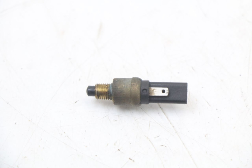 photo de RIGHT BRAKE LIGHT SWITCH PIAGGIO TYPHOON 80 (1994 - 1997) - Zoom on usage condition