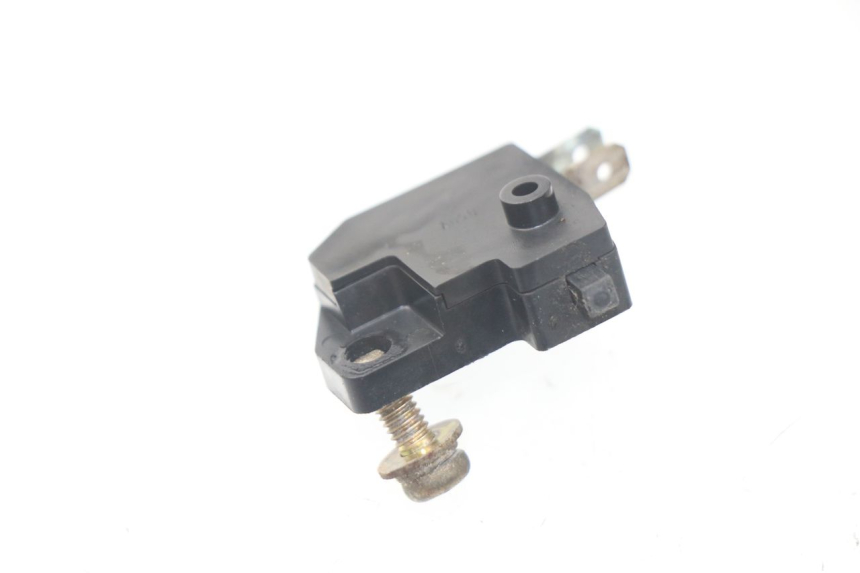 photo de RIGHT STOP LIGHT SWITCH SUZUKI UC EPICURO 125 (1999 - 2003) - Zoom on usage condition
