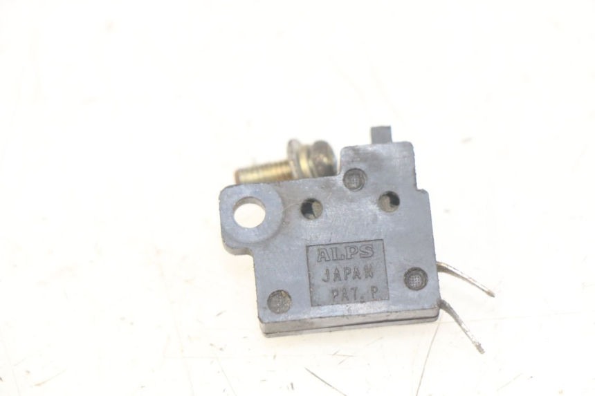 photo de RIGHT BRAKE LIGHT SWITCH SUZUKI UH BURGMAN 125 (2002 - 2006) - Zoom on usage condition