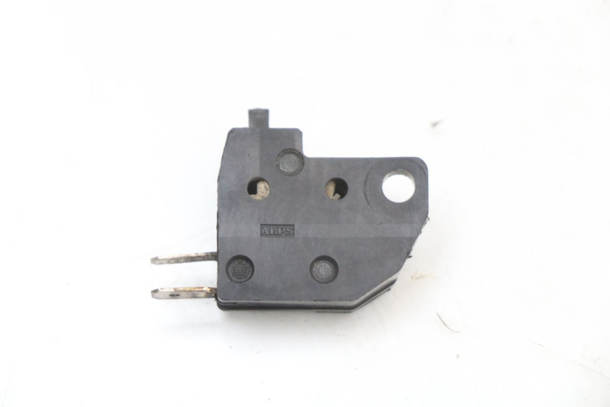 photo de RIGHT BRAKE LIGHT SWITCH SUZUKI UH BURGMAN 125 (2002 - 2006) - Zoom on usage condition