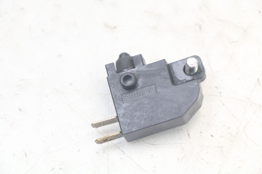 photo de RIGHT BRAKE LIGHT SWITCH KAWASAKI VERSYS ABS 650 (2015 - 2018) - Zoom on usage condition