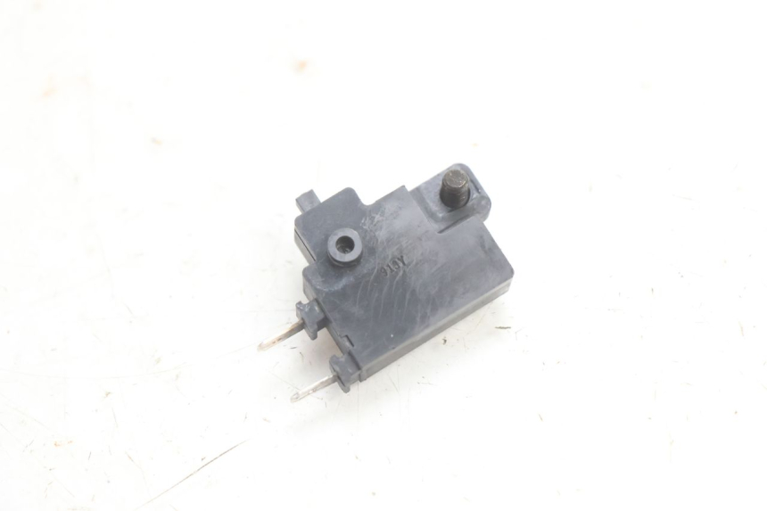 photo de RIGHT STOP LIGHT SWITCH HONDA VFR FI RC46 800 (1998 - 2001) - Zoom on usage condition