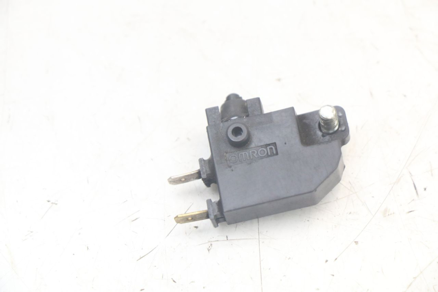 photo de RIGHT BRAKE LIGHT SWITCH YAMAHA XMAX X-MAX ABS 125 (2017 - 2020) - Zoom on usage condition