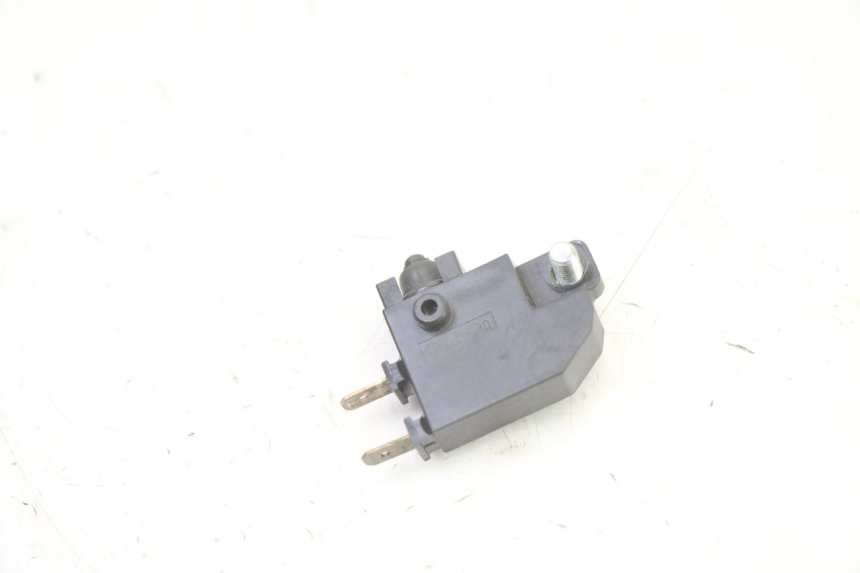 photo de RIGHT STOP LIGHT SWITCH YAMAHA XMAX X-MAX 125 (2021 - 2025) - Zoom on usage condition