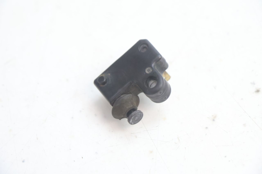 photo de RIGHT BRAKE LIGHT SWITCH YAMAHA XMAX X-MAX 125 (2006 - 2009) - Alternative perspective