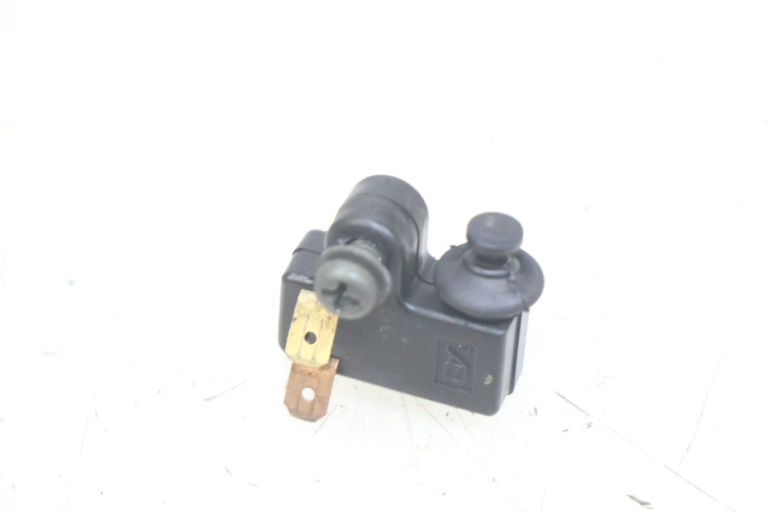 photo de RIGHT BRAKE LIGHT SWITCH YAMAHA YP MAJESTY 400 (2004 - 2008) - Zoom on usage condition
