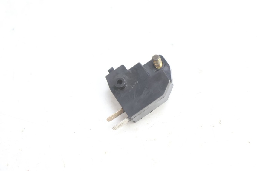 photo de RIGHT STOP LIGHT SWITCH KAWASAKI ZX-6R ZX6R 600 (2000 - 2002) - Zoom on usage condition