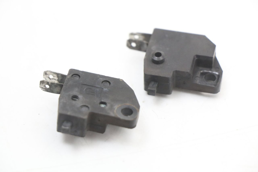 photo de STOP LIGHT SWITCH LONGJIA EASY MAX 125 (2020 - 2024) - Zoom on usage condition