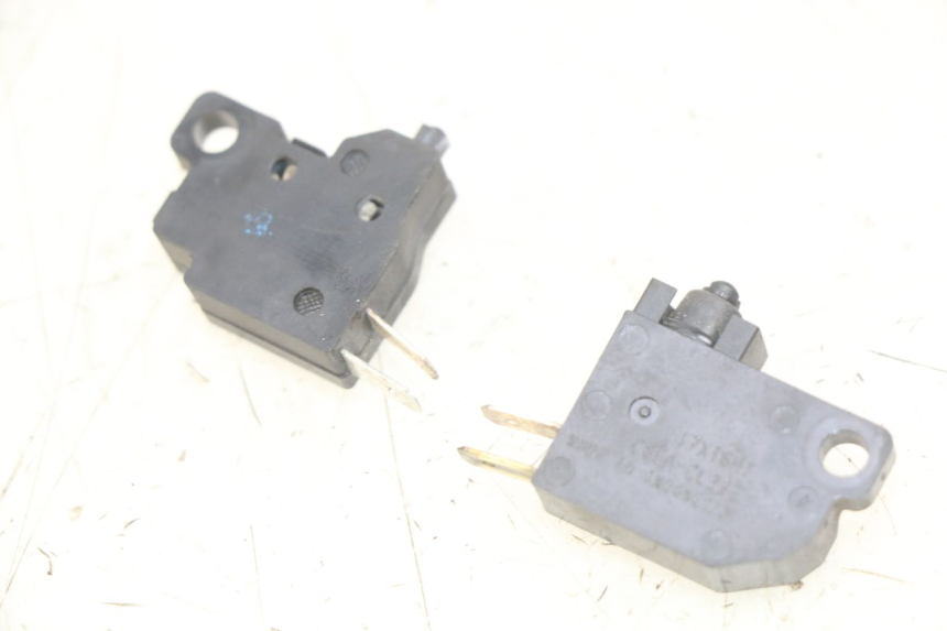 photo de STOP LIGHT SWITCH YAMAHA D'ELIGHT DELIGHT 125 (2017 - 2020) - Zoom on usage condition