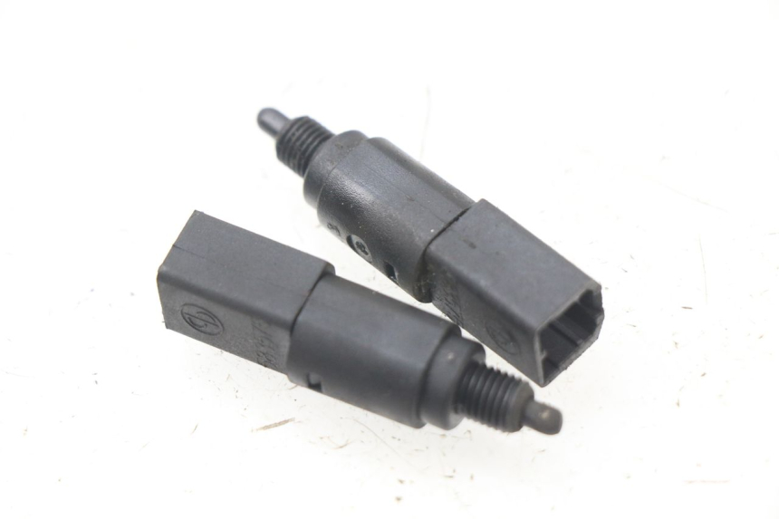 photo de STOP LIGHT SWITCH PIAGGIO FLY 2T 50 (2004 - 2017) - Main view