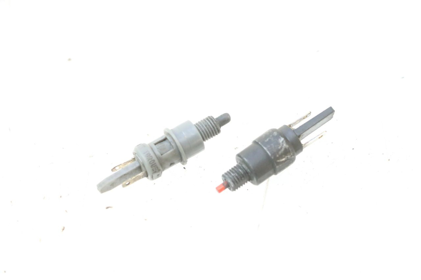 photo de STOP LIGHT SWITCH PIAGGIO FLY 2T 50 (2004 - 2017) - Component detail
