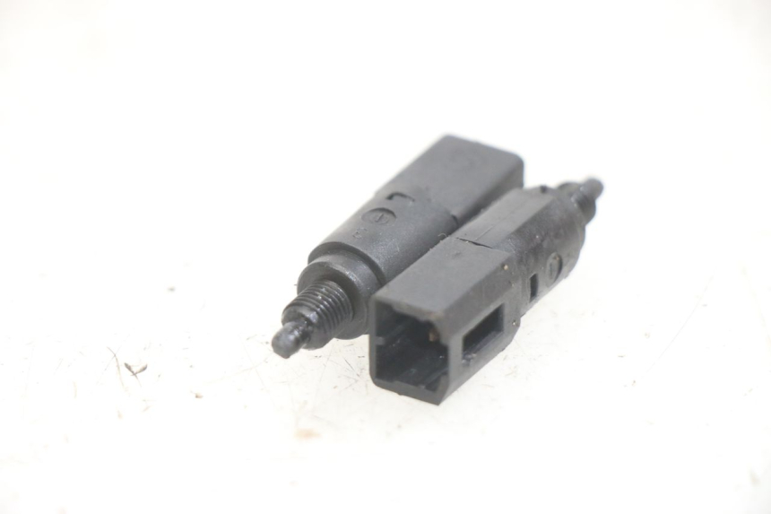 photo de STOP LIGHT SWITCH PIAGGIO FLY 125 (2005 - 2012) - Zoom on usage condition