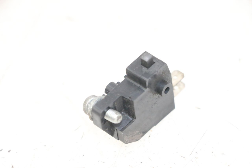 photo de LEFT STOP LIGHT SWITCH PEUGEOT SATELIS 125 (2013 - 2018) - Zoom on usage condition