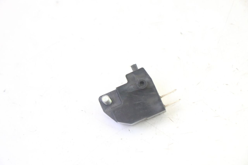 photo de LEFT BRAKE LIGHT SWITCH PEUGEOT SATELIS 125 (2006 - 2009) - Zoom on usage condition