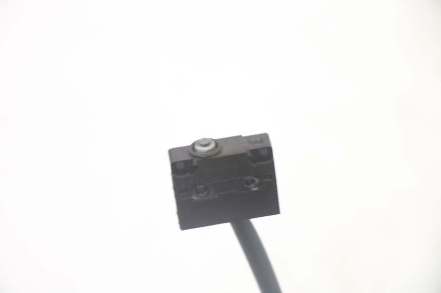 photo de LEFT BRAKE LIGHT SWITCH PEUGEOT SATELIS 125 (2006 - 2009) - Zoom on usage condition