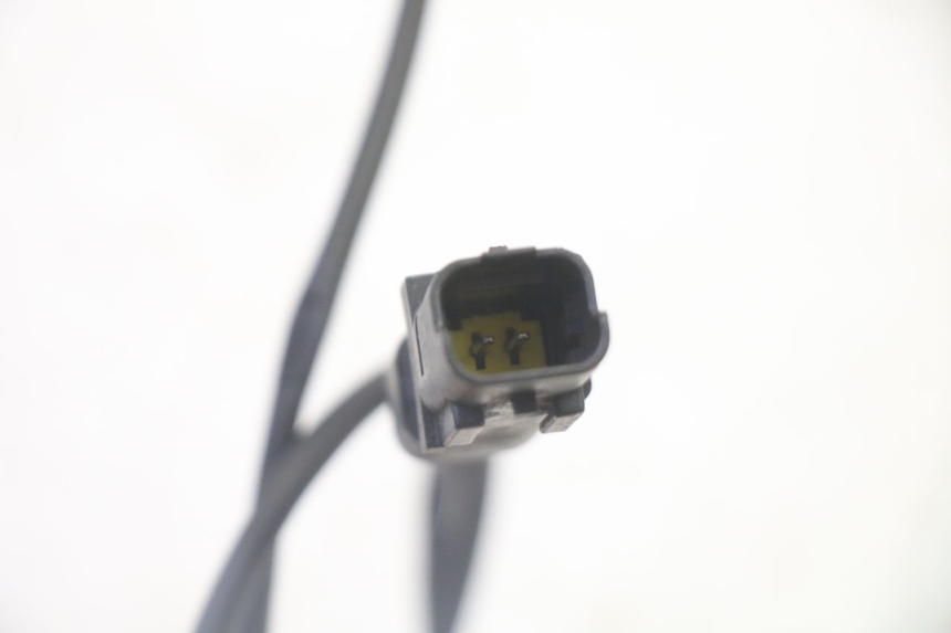 photo de LEFT BRAKE LIGHT SWITCH PEUGEOT SATELIS 125 (2006 - 2009) - Alternative perspective