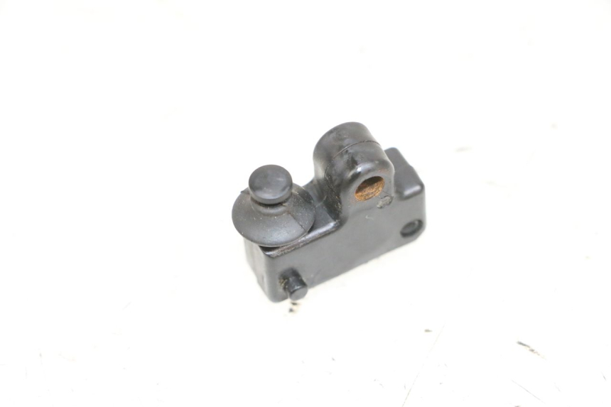 photo de LEFT BRAKE LIGHT SWITCH YAMAHA XMAX X-MAX 125 (2006 - 2009) - Zoom on usage condition