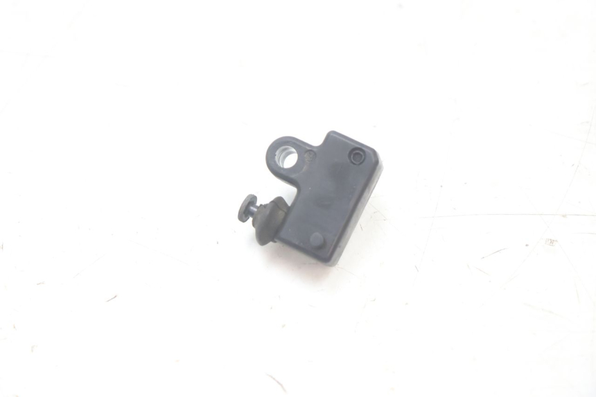photo de LEFT BRAKE LIGHT SWITCH YAMAHA XMAX X-MAX 125 (2006 - 2009) - Alternative perspective