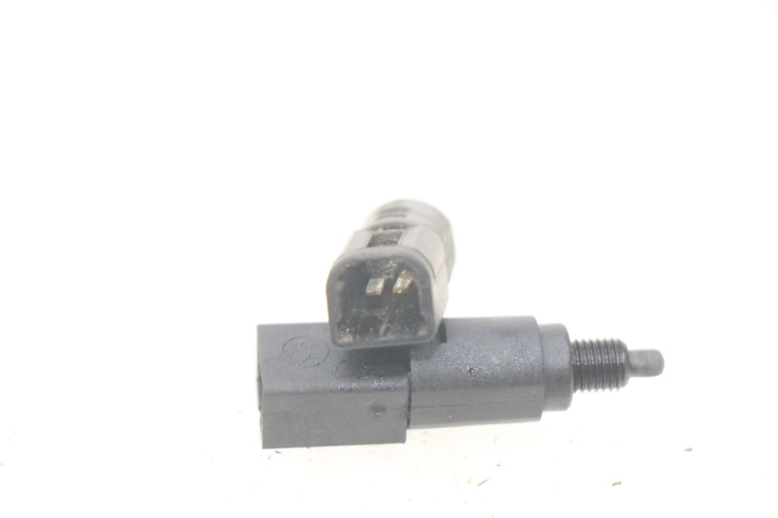 photo de STOP LIGHT SWITCH PIAGGIO LIBERTY 4T 50 (2004 - 2008) - Zoom on usage condition